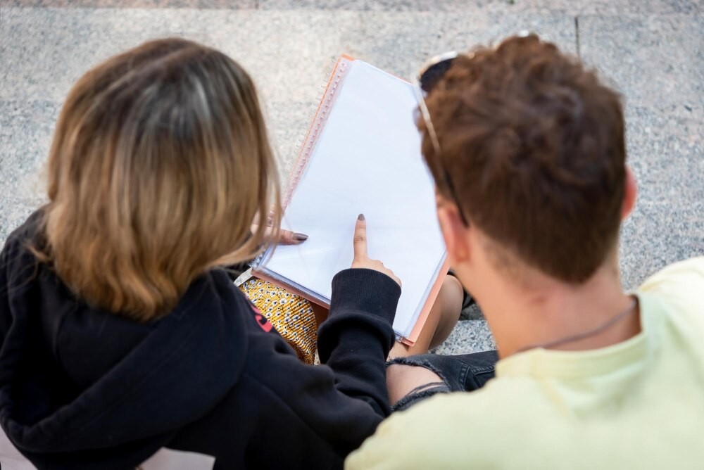 Przyjaźń, która zmienia życie: film „Johnny” o niezwykłej relacji księdza i recydywisty